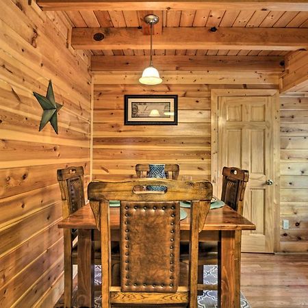 Romantic Cabin With Hot Tub In Pigeon Forge! Εξωτερικό φωτογραφία