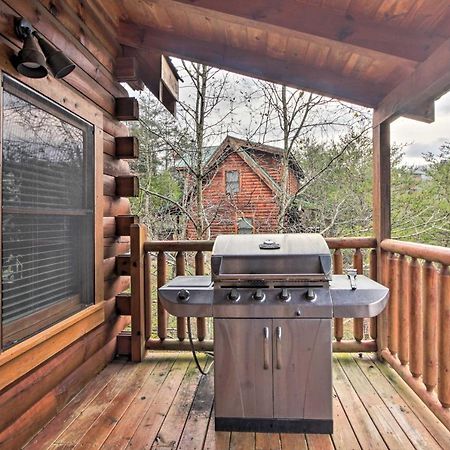 Romantic Cabin With Hot Tub In Pigeon Forge! Εξωτερικό φωτογραφία