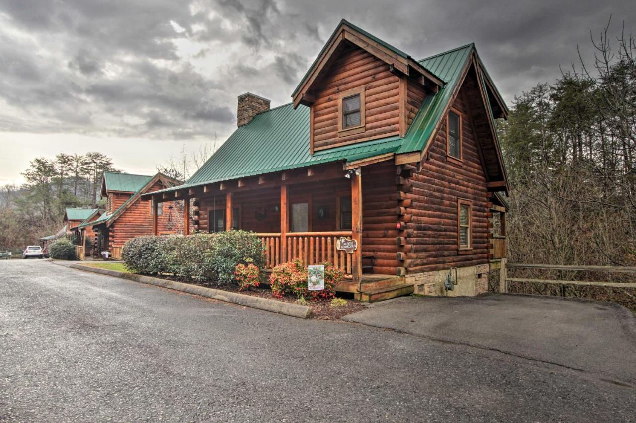 Romantic Cabin With Hot Tub In Pigeon Forge! Εξωτερικό φωτογραφία