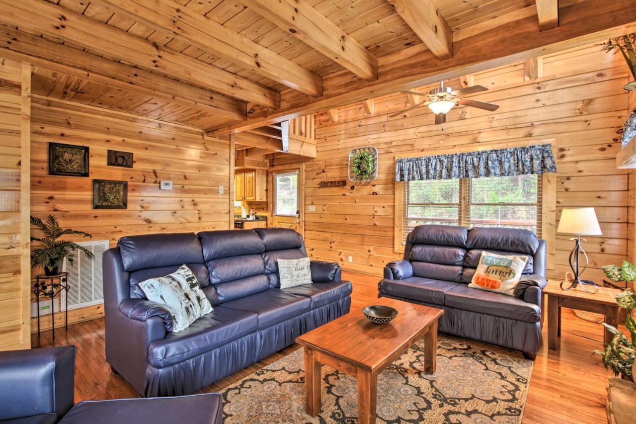 Romantic Cabin With Hot Tub In Pigeon Forge! Εξωτερικό φωτογραφία