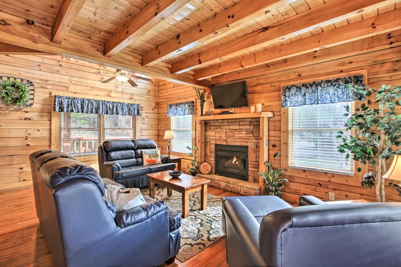 Romantic Cabin With Hot Tub In Pigeon Forge! Εξωτερικό φωτογραφία