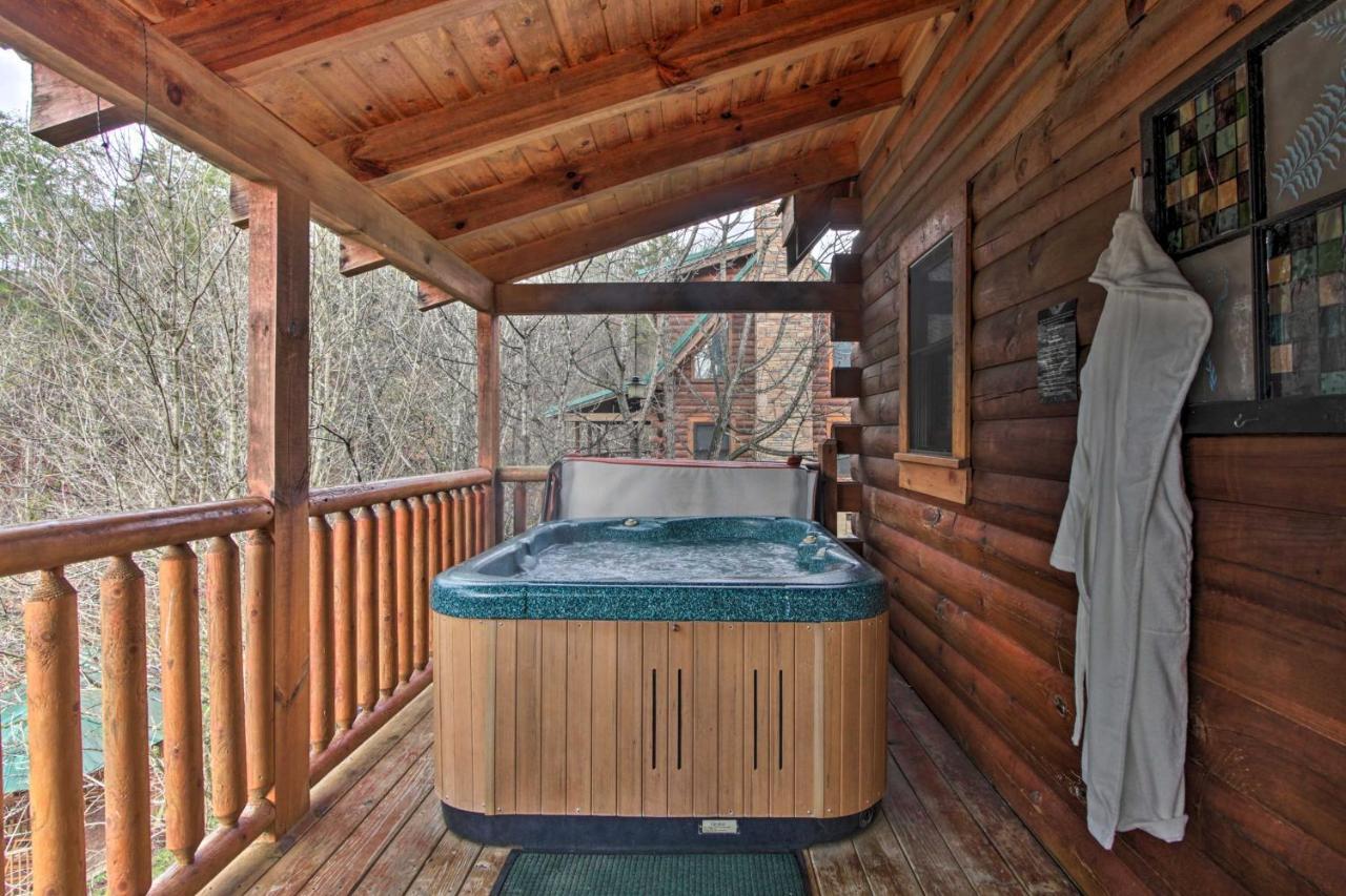 Romantic Cabin With Hot Tub In Pigeon Forge! Εξωτερικό φωτογραφία