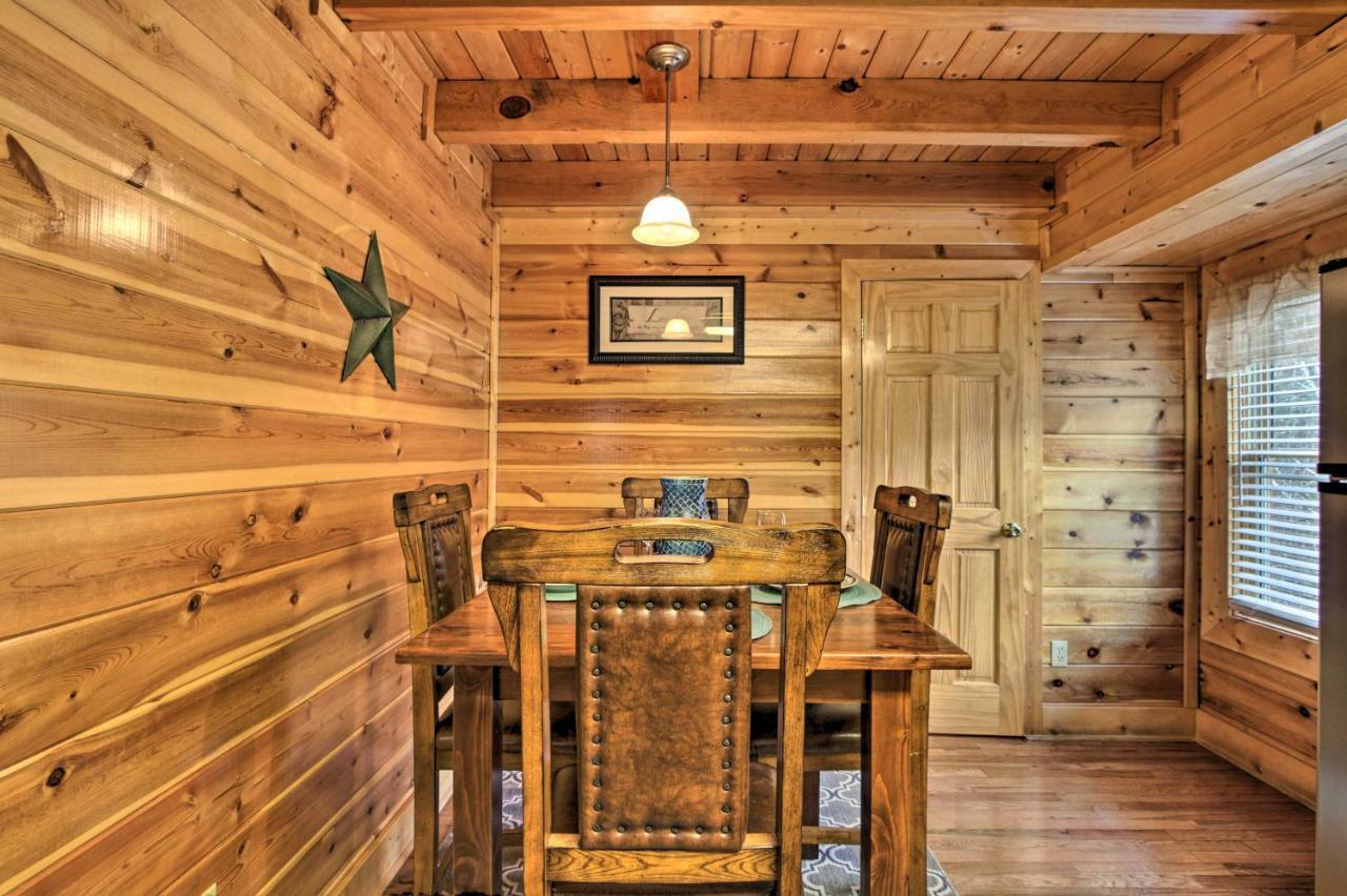 Romantic Cabin With Hot Tub In Pigeon Forge! Εξωτερικό φωτογραφία