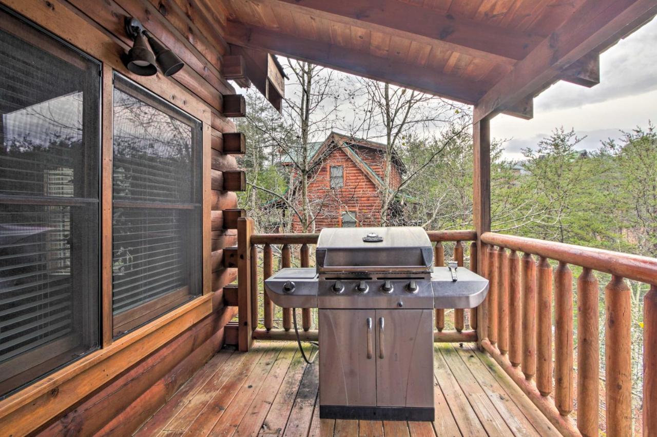 Romantic Cabin With Hot Tub In Pigeon Forge! Εξωτερικό φωτογραφία