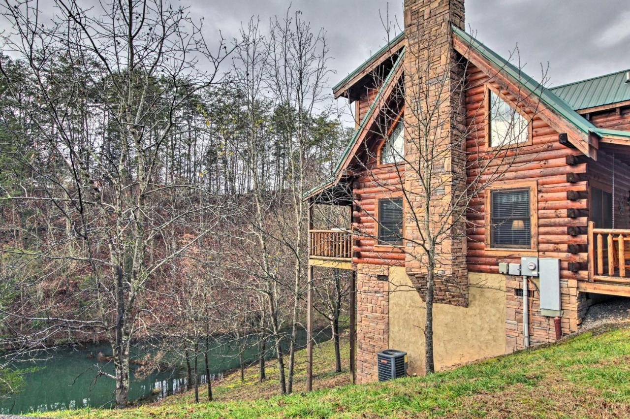 Romantic Cabin With Hot Tub In Pigeon Forge! Εξωτερικό φωτογραφία